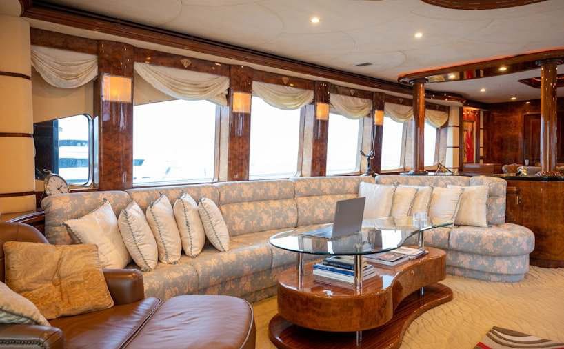 lady eileen ii saloon