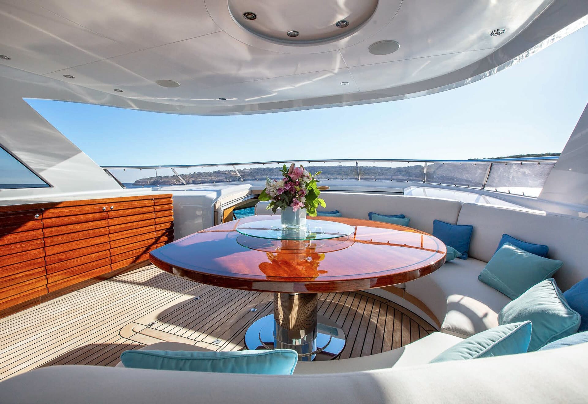 SOLIS flybridge table