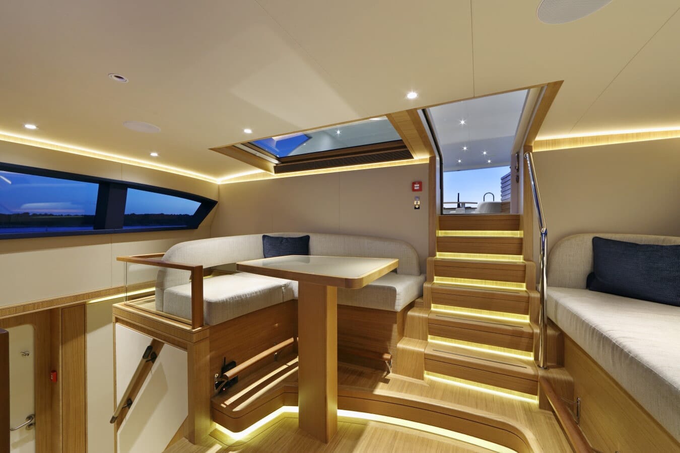 SOLIS raised flybridge