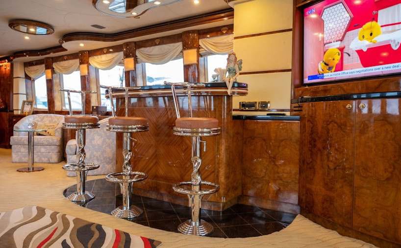 lady eileen ii bar