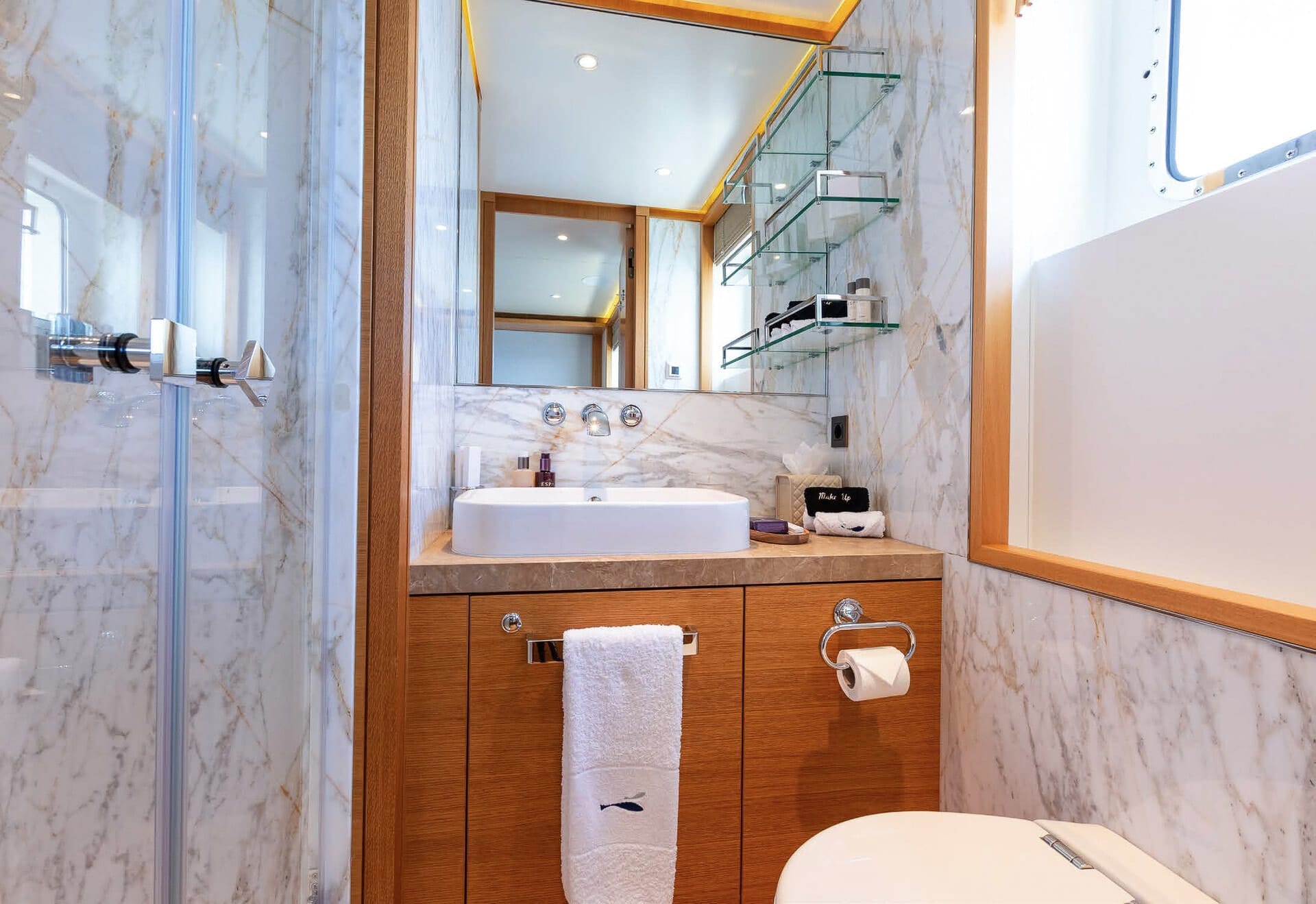 SOLIS guest bathroom
