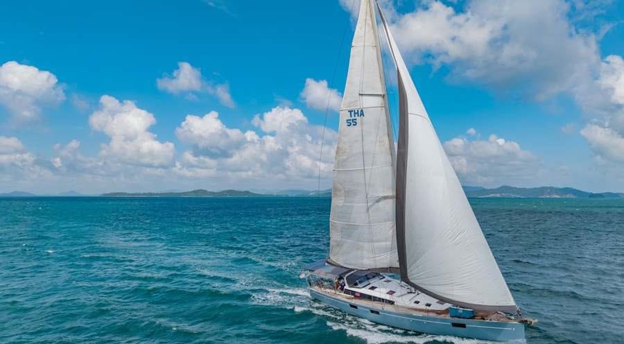 Imperia 2 sail reaching